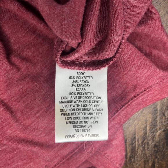 Style & Co Maroon Short Sleeve w detachable scarf - Picture 7 of 7